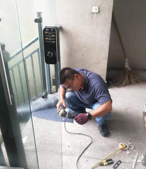【指紋鎖安裝價格】安裝智能鎖不難，難的是現場不同情況的處理